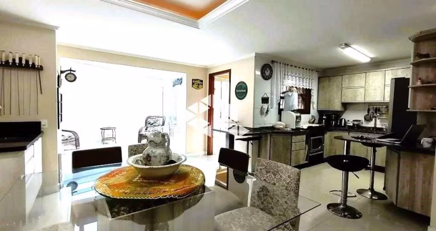 Casa a venda no Bairro Camaquã, 3 dorm, 1 suíte, 4 vagas.