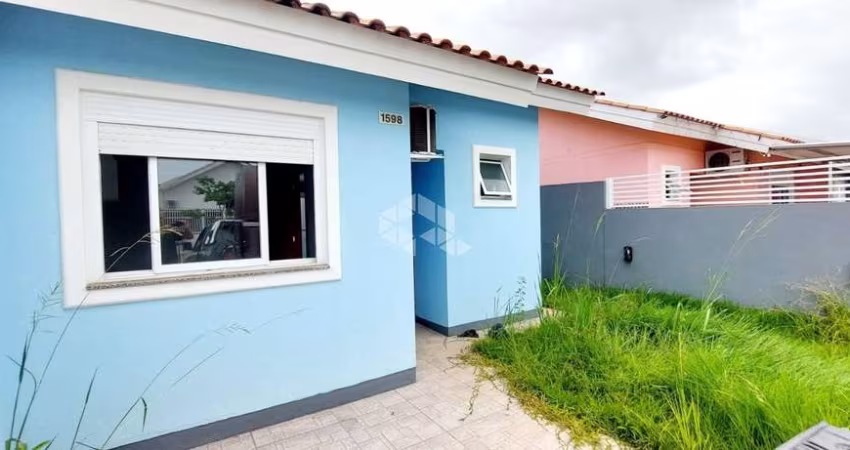 CASA TÉRREA DE 2 QUARTOS, VAGA DE GARAGEM E PÁTIO