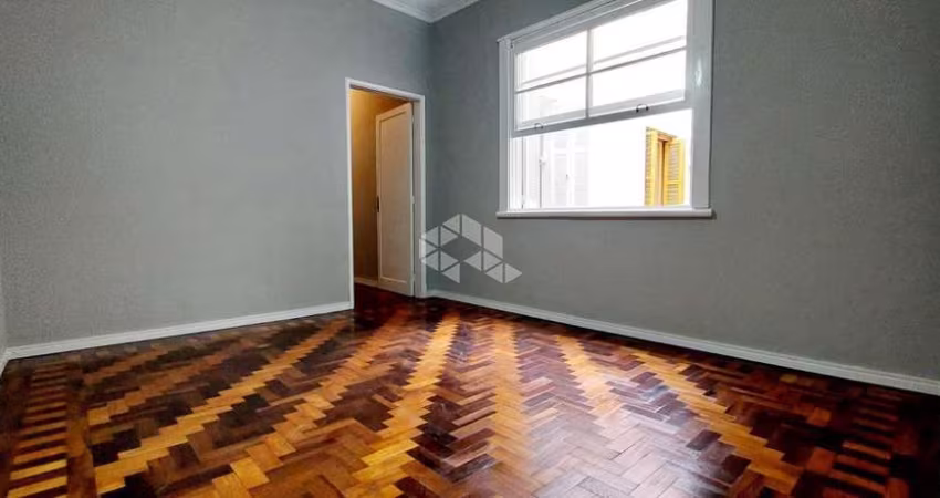 APARTAMENTO DE 3 QUARTOS COM SACADA REFORMADO