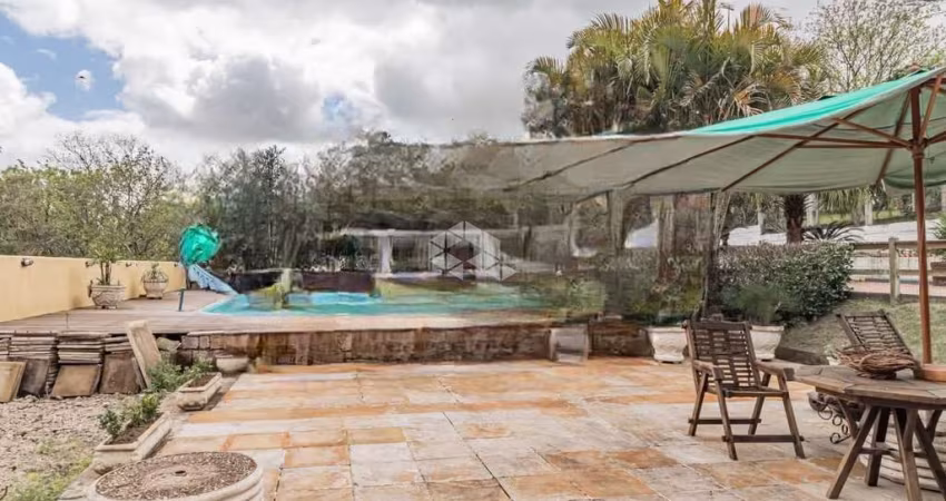 SITIO COM 4.989M22², COM BENFEITORIAS NA ESTRADA DA BRANQUINHA