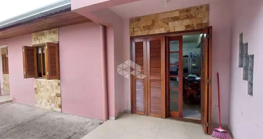 Casa de 3 quartos,1 suíte, garagem coberta amplo terreno no engenho
