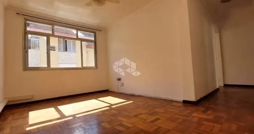Apartamento de 2 quartos desocupado próximo ao carrefour