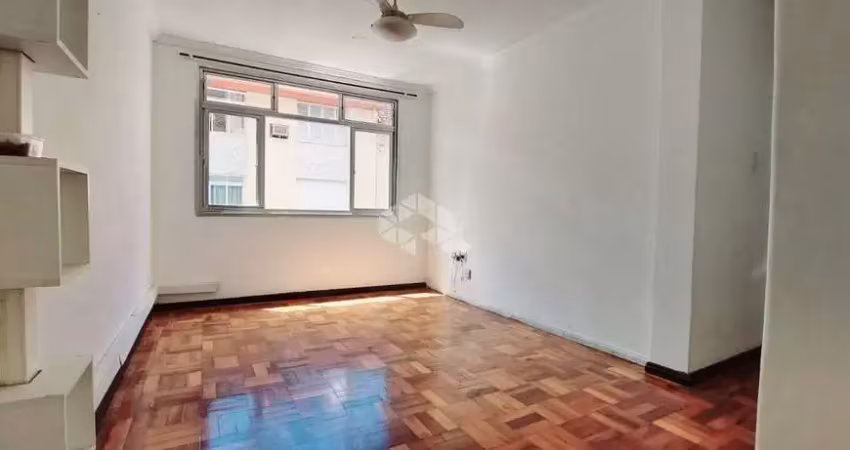 Apartamento de 2 quartos desocupado próximo ao carrefour