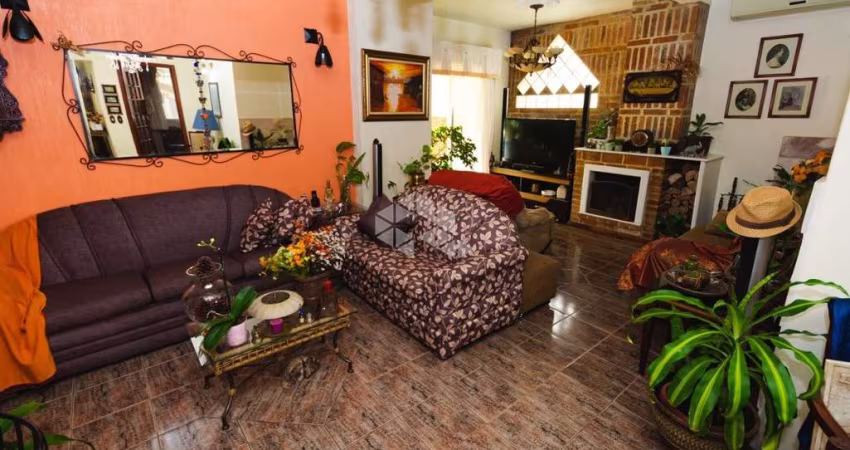Casa sobrado de 3 quartos com pátio amplo no bairro moinhos de ventos