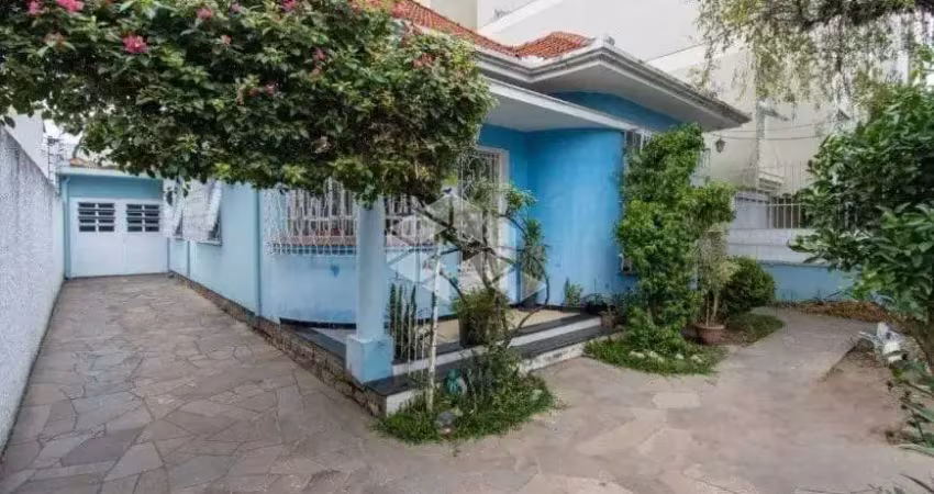 Casa com 3 quartos à venda na Rua Germano Hasslocher, 235, Azenha, Porto Alegre