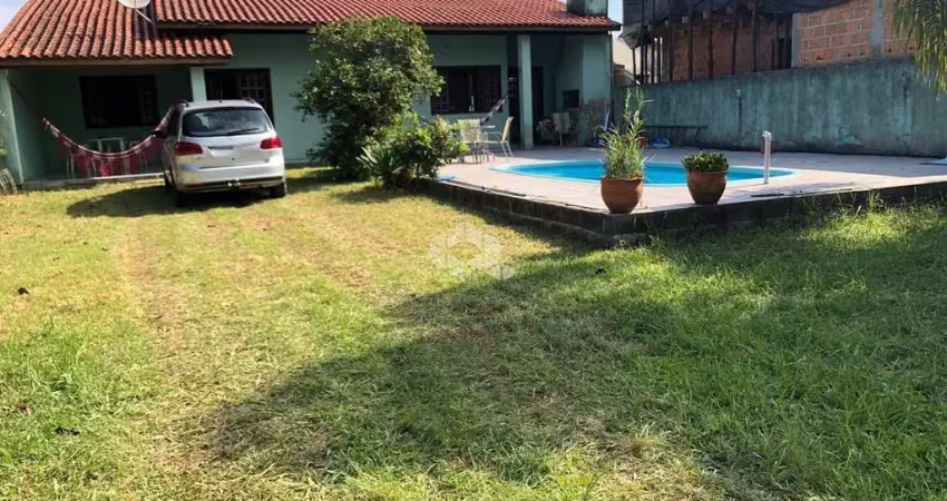 Casa de 2 quartos em amplo terreno em areias de palhocinha
