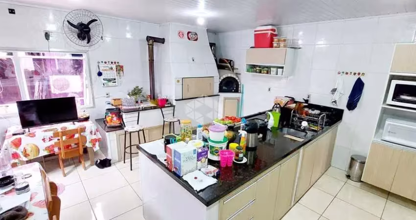 Casa de 2 quartos com vaga de garagem nobairro colkina