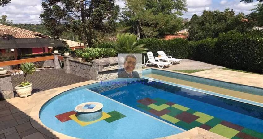Vende-se Casa no Cond. Recanto Suiço - Térrea com 4 sts e lazer completo!