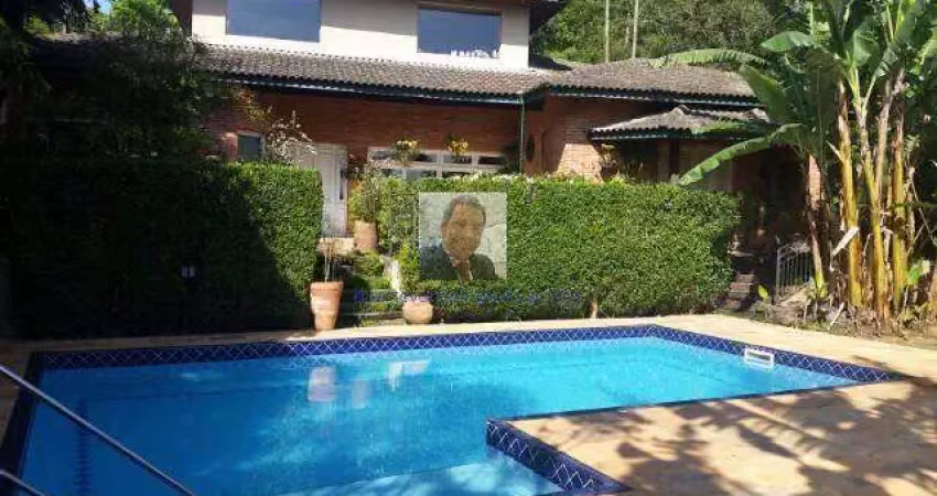 Vende-se Linda Casa 4 Suítes na Granja Viana,  GVII, Gleba 5.