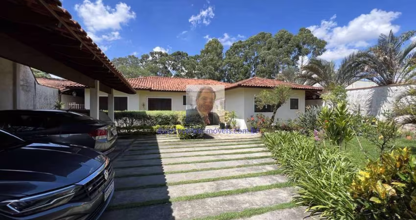 Vende-se Casa Comercial na Granja Vianna de frente para a rua, Ideal para u