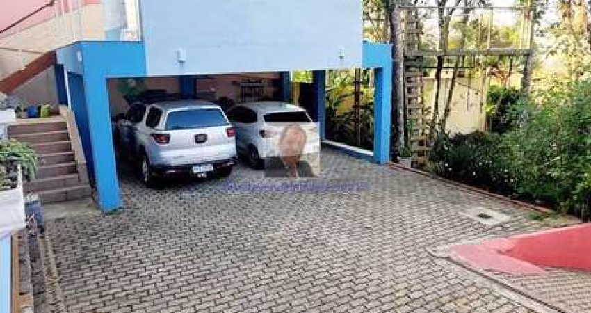 Casa TERREA 3DORM/1SUITE, em Condomínio, com edicula e Suíte ANEXO.