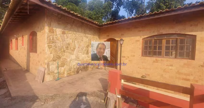 Aluga-se ou vende-se casa 3dorm/1suíte, 4 vagas, no condomínio vila verde.
