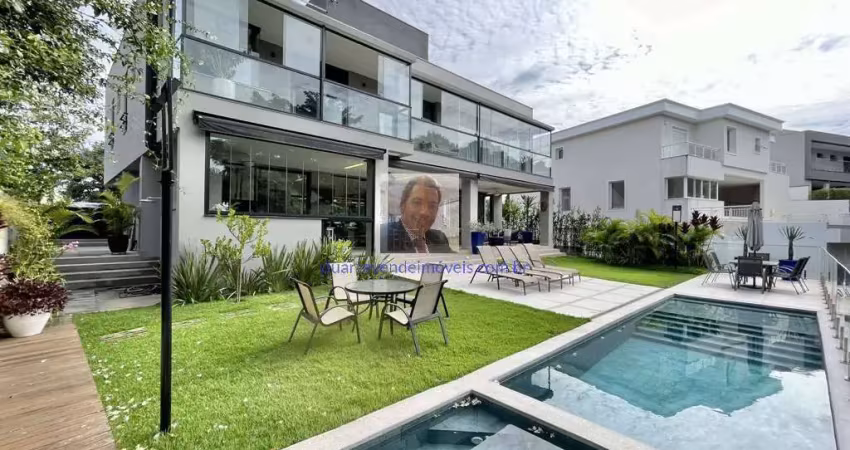 Casa no Cond. Alphaville G.V. -PORTEIRA FECHADA! Impecável, 4 suítes, eleva