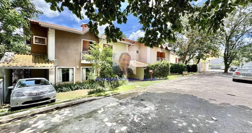 Vende-se Casa no Cond. Vila Velha - 3 dorm/1sts, final de rua, muito verde!