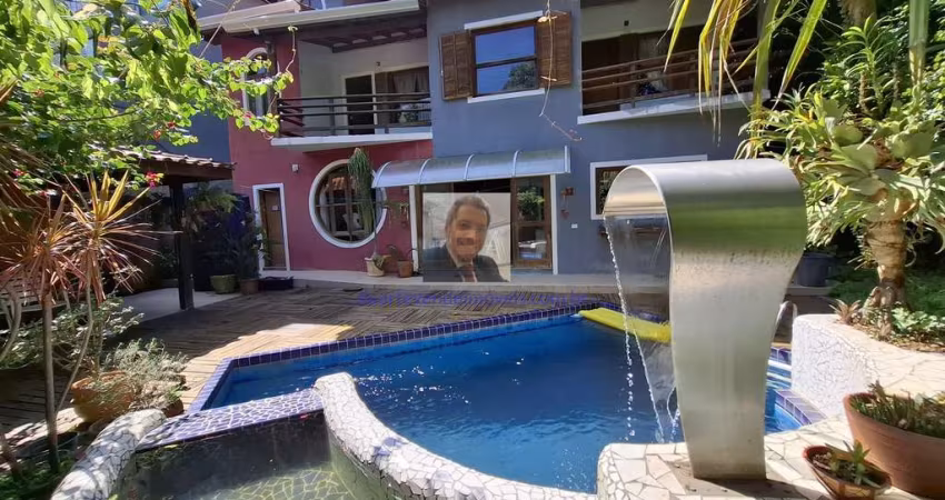 Casa com 3 quartos/1 SUÍTE, 394m2, á venda por R$ 1.500.000,00 – no Cond. V