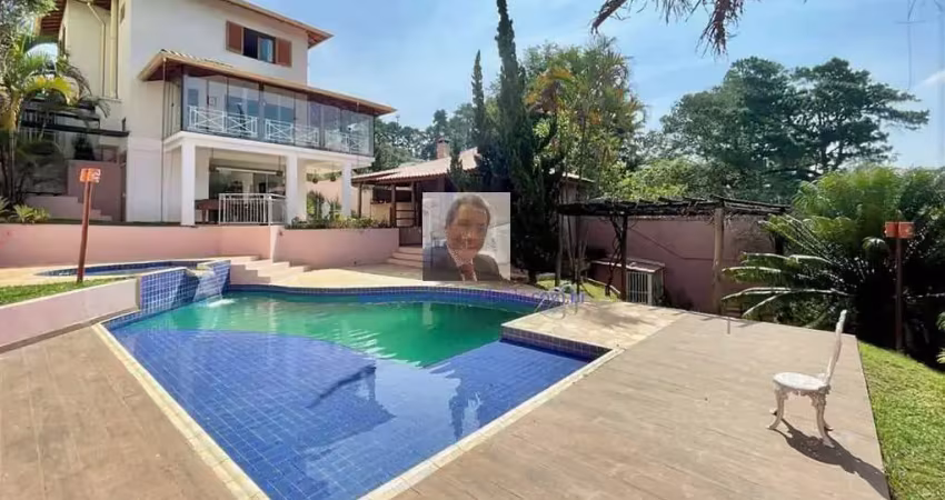 Vende-se linda Casa no Cond. Paineiras II - Linda e impecável! 3 suítes, pi