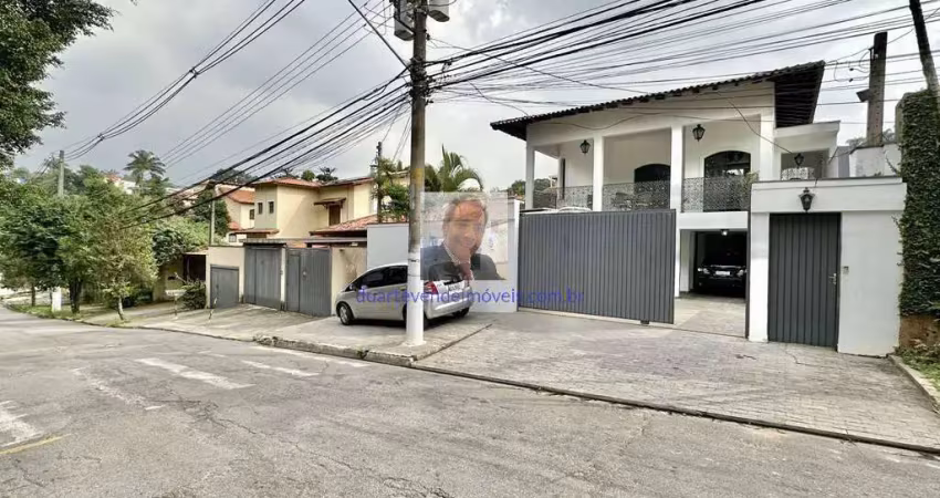 Vende-se casa de rua - 4 suítes, salão festas, escritório, adega, 7vagas (4