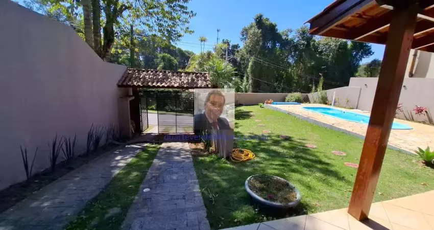 Aluga-se ou vende-se casa 3suítes, piscina e área gourmet no cond. vila ver