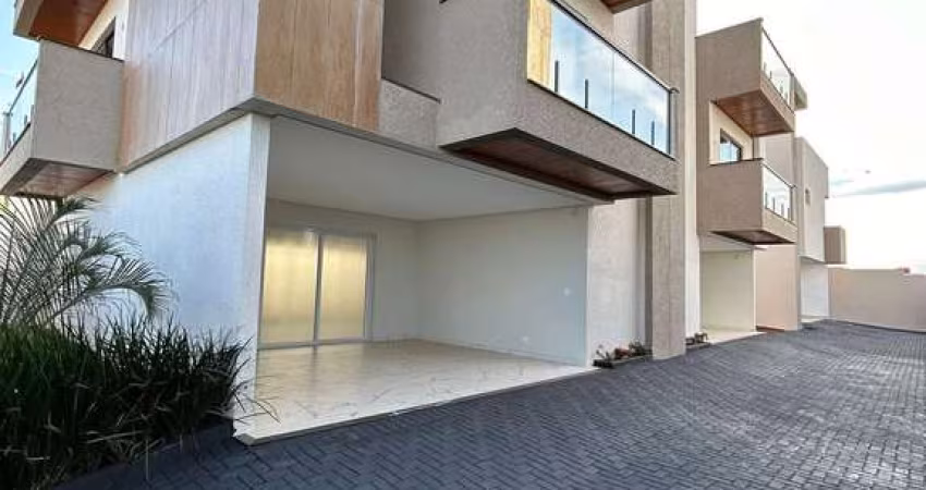 Sobrado com Terraço em Construção  | Bairro FAG