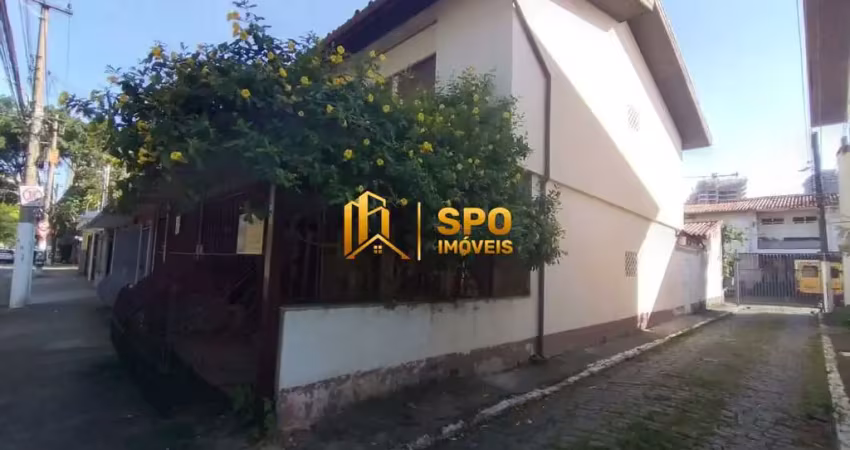 Casa à venda em ótima rua do brooklin com 3 dormitórios, 2 vagas e quintal