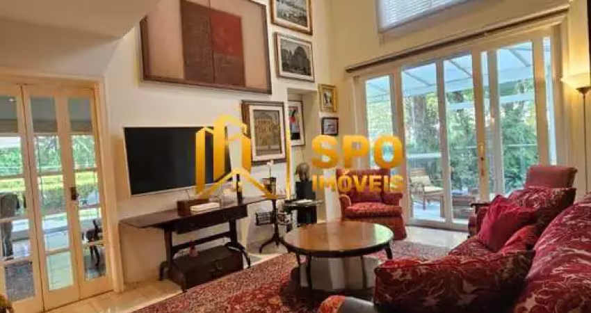 Casa exclusiva na cidade jardim com 589m², 2 suítes, 4 vagas e 4 banheiros