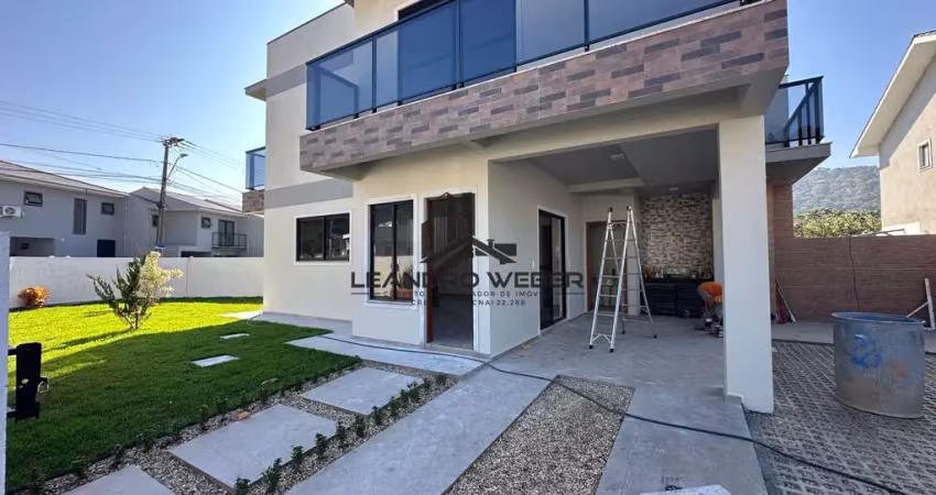 Sobrado com 3 dormitórios - suíte - área gourmet - são josé/sc