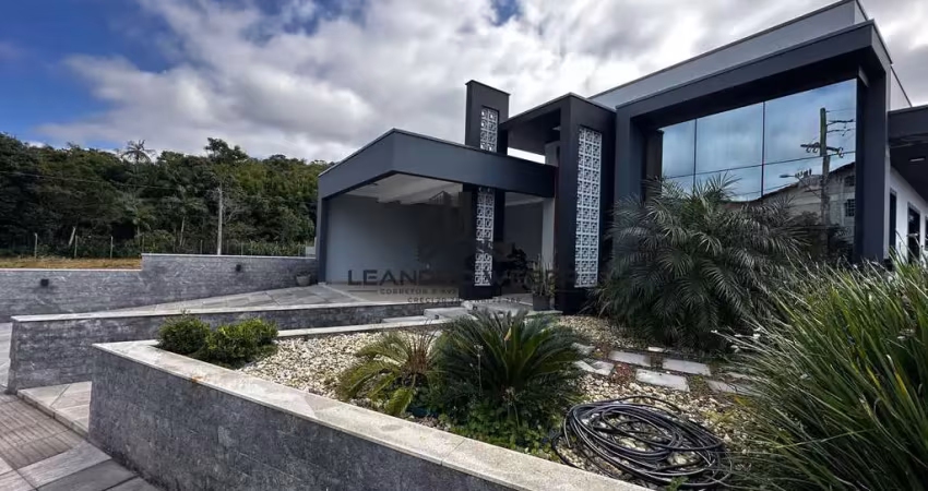 Casa alto padrão com piscina e jacuzzi em são josé/sc