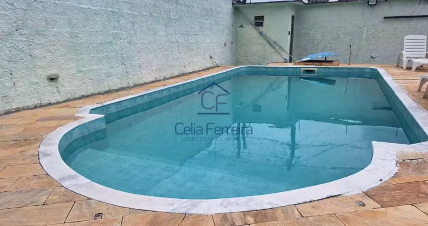 Excelente casa 3 dormitórios com piscina a 400m da praia martim de sá - caragutatuba/sp