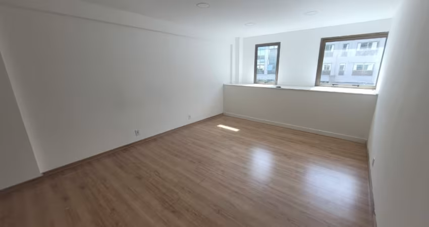 Sala comercial à venda com 30m²  e 1 vaga de garagem na Barra da Tijuca