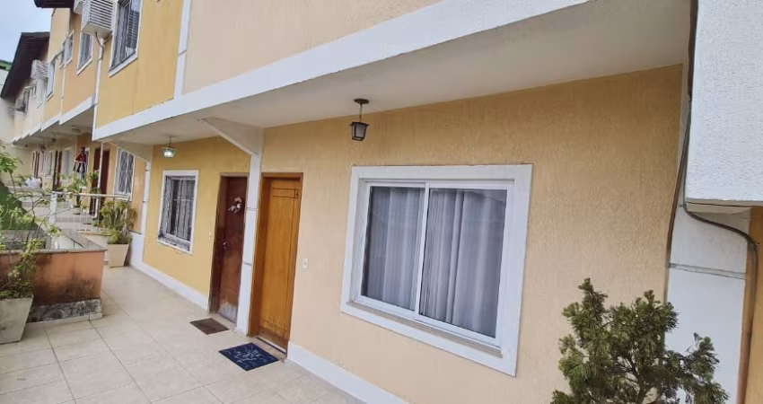 Casa de Condomínio com 2 Quartos e 2 banheiros à Venda, na Freguesia por 85 m² por R$ 380.000
