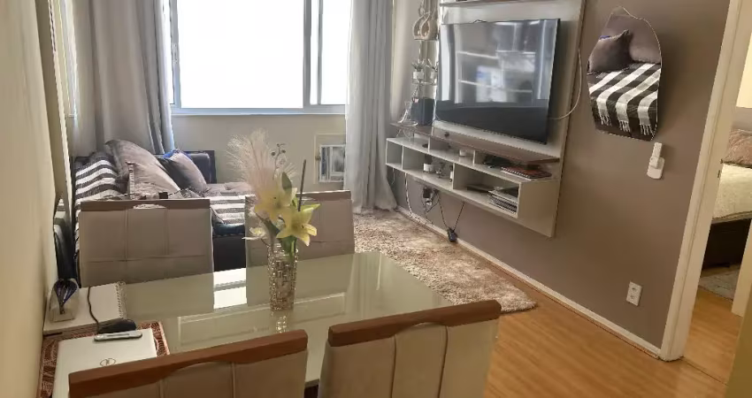 Apartamento à venda em Copacabana, com 56m², 1 suíte e dependência completa