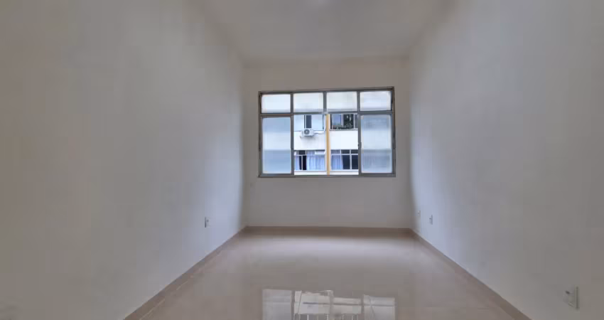 Charmoso apartamento reformado - 27m² pronto para morar: praticidade e aconchego em rua arborizada no centro do rj.