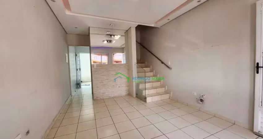Casa em condomínio - dois dormitórios e quintal - carapicuíba -sp.