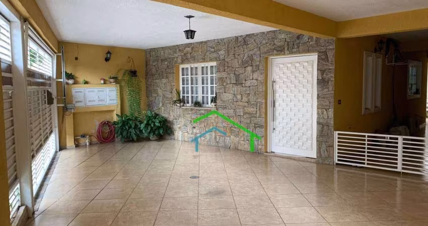 Casa Residencial com 3 dormitórios, 1 suíte e área gourmet  à venda, 325 m²  - Centro de Carapicuíba /SP