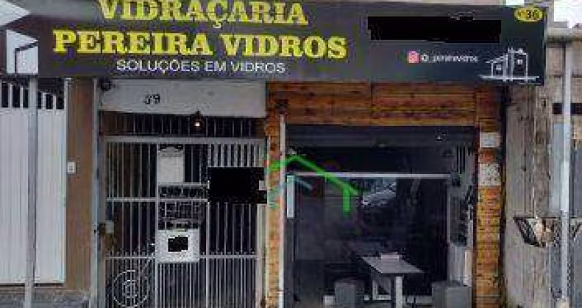 Excelente Terreno com 4 Casas, Salão Comercial e Garagem para Renda - Ótima Localização!
