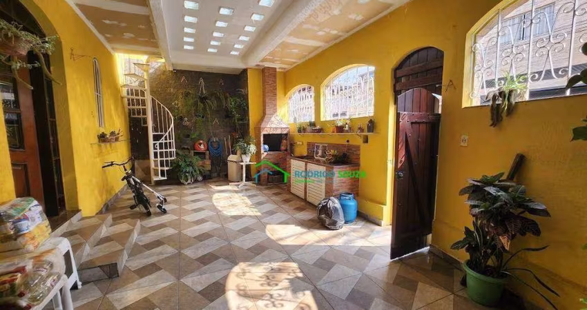Casa com 3 dormitórios à venda, 260 m² por R$ 700.000 - Centro - Carapicuíba/SP