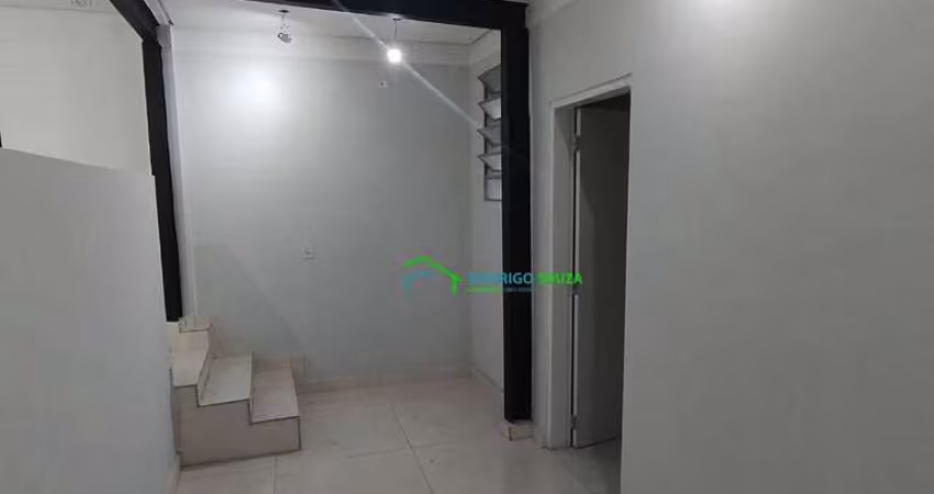 Casa com 3 dormitórios para alugar, 60 m² por R$ 1.600/mês - Vila Dirce - Carapicuíba/SP