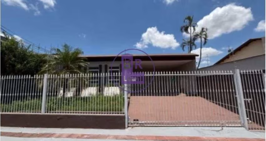 Casa Reformada para Venda em Localização Privilegiada