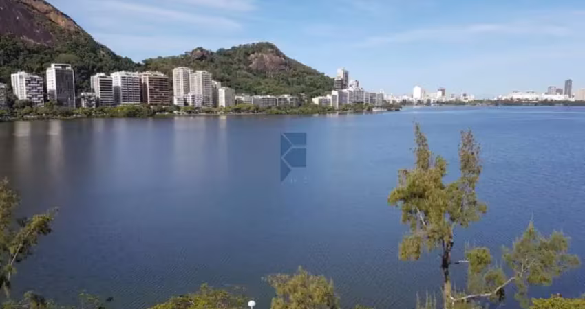 Excelente Cobertura Linear na Lagoa - 2 Quartos, 3 Banheiros, 1 Vaga - 140m² - Vista Frente para Lagoa - Rio de Janeiro-RJ