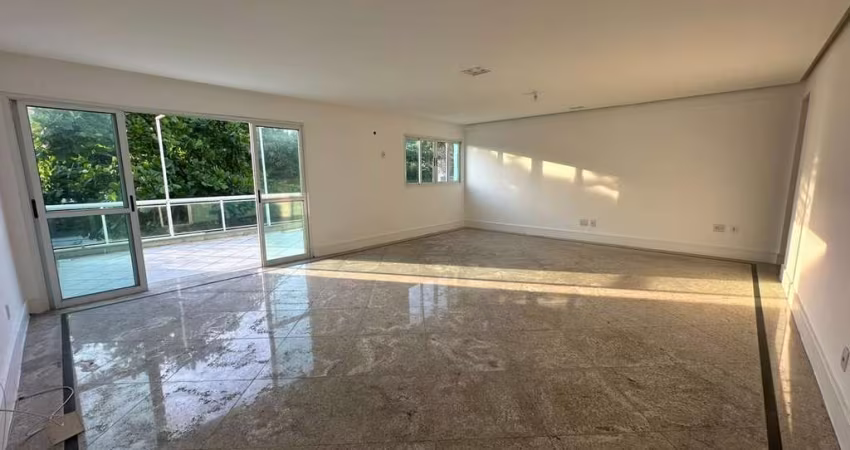 Cobertura Linear à venda na Barra da Tijuca, Rio de Janeiro - 3 quartos, 1 suíte, 3 salas, 4 banheiros, 2 vagas, 177m².