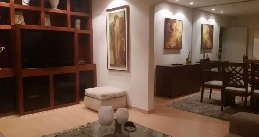 Apartamento à venda em Copacabana, Rio de Janeiro - 2 quartos, 1 suíte, 2 salas, 2 banheiros e vaga de garagem - 127m²