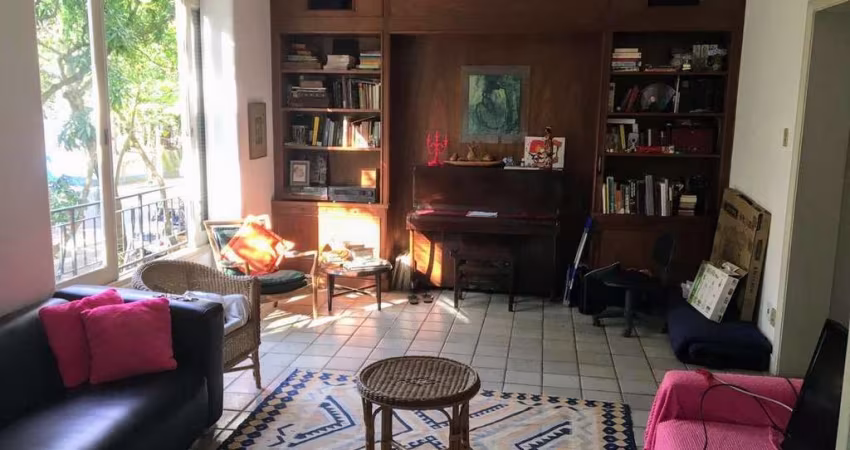 Apartamento de Luxo no Leblon, Rio de Janeiro-RJ: 4 quartos, 1 suíte, 2 salas, 3 banheiros, 2 vagas, 227m². Venda ou Locação!