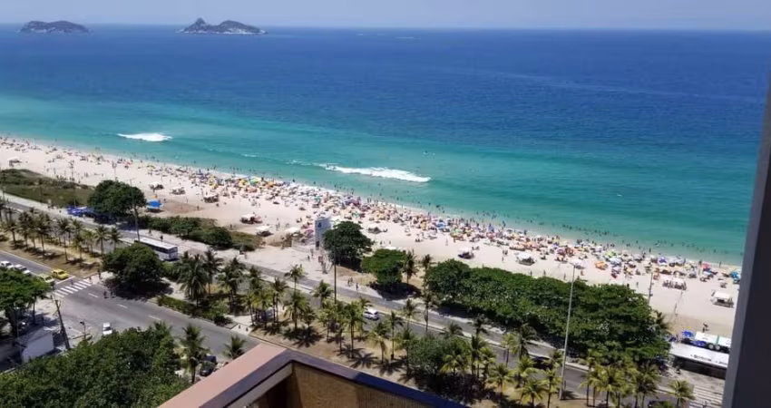 Apartamento na praia da Barra da Tijuca, Rio de Janeiro - 4 quartos, 2 suítes, 4 salas, 6 banheiros e 3 vagas de garagem demarcadas!