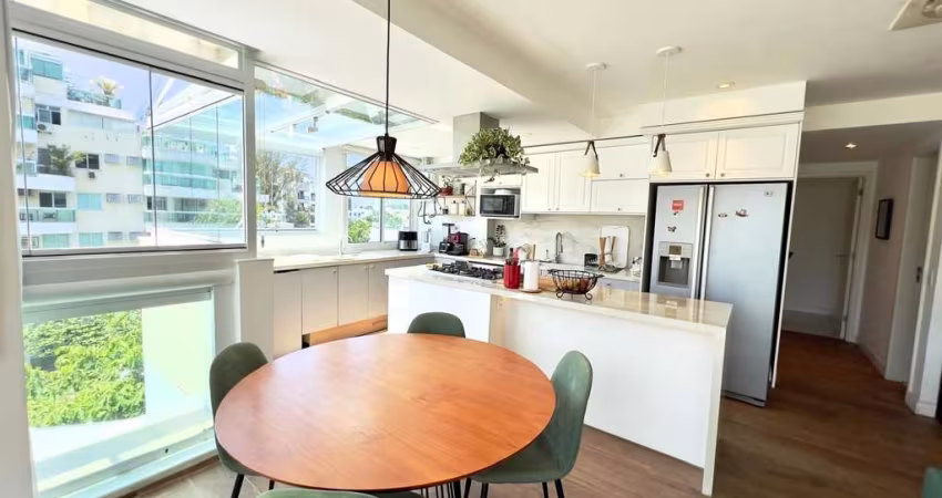 Apartamento à venda na Barra da Tijuca, RJ: 2 quartos, 1 suíte, 2 salas, 3 banheiros, 2 vagas, 111m². Venha conferir!