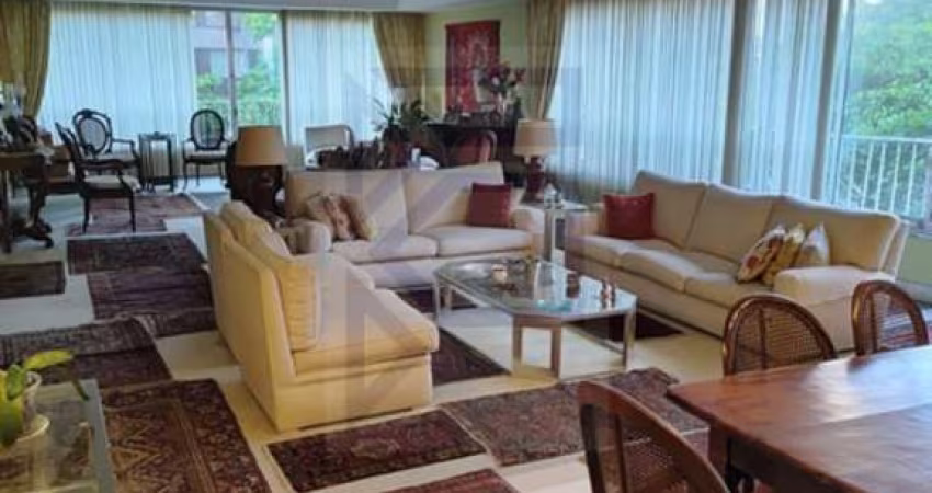 Venda de Luxuoso Apartamento 4 Quartos em Ipanema, RJ - 270m², 1 Suite, 4 Banheiros, 2 Vagas de Garagem.