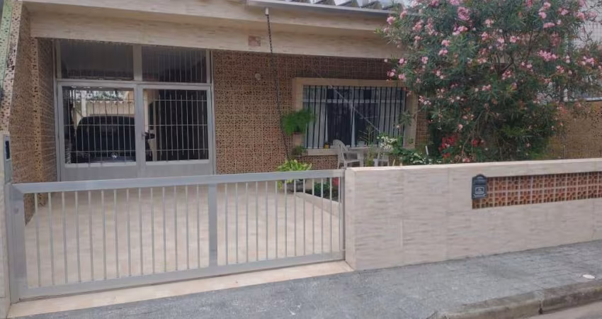 Casa para Venda em Mongaguá, Balneario Umuarama, 2 dormitórios, 1 suíte, 4 banheiros, 4 vagas