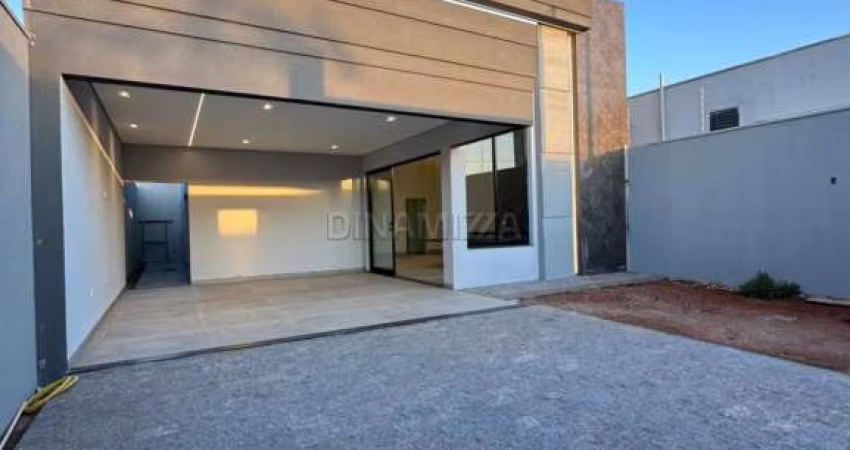 Casa á venda no Bairro Laranjeiras, com 3 suítes uma delas com closet, garagem para 06 carros, pé direito alto, lavabo
