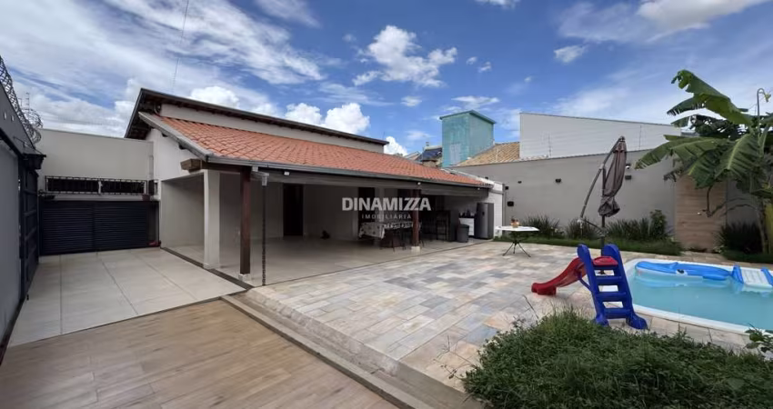 Casa à venda, com 3 suítes, sala para 02 ambientes, piscina aquecida, ampla área de lazer no Bairro Olinda - Uberaba/MG