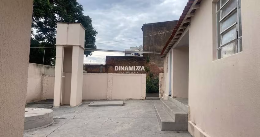 Casa no bairro Abadia próxima ao Hospital Escola