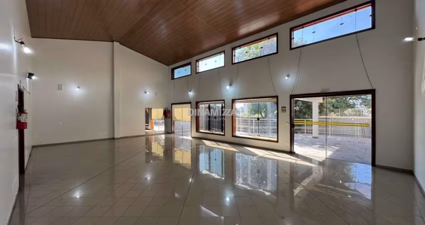 Casa à venda e ponto comercial, com 4 quartos sendo uma suíte, garagem para até 4 carros, salão de festas e quintal - Bairro São Benedito -Uberaba - MG